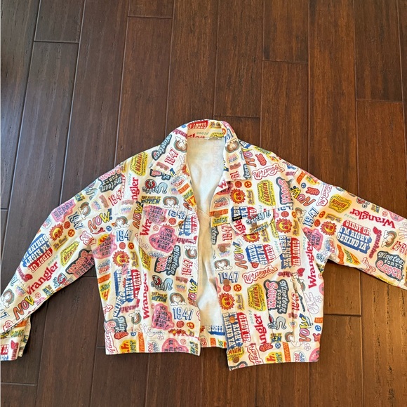 Wrangler Women’s Multi-Colored Pattern Denim Jacket - Picture 6 of 11